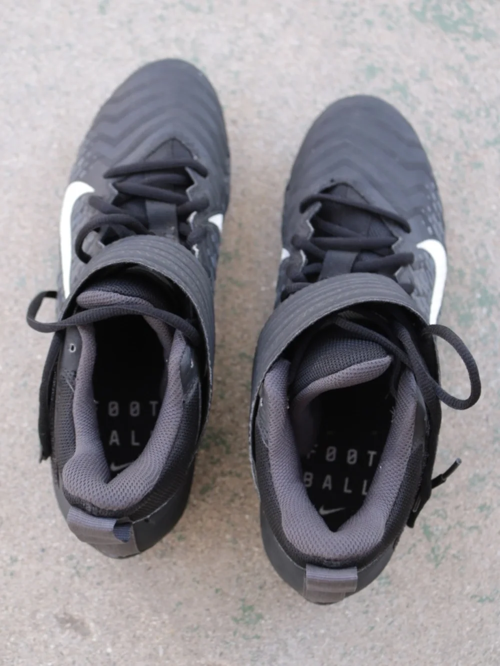 Nike Alpha Menace Varsity 2 Molded Football Cleats Men's Sz 9.5 Black AQ8154-001